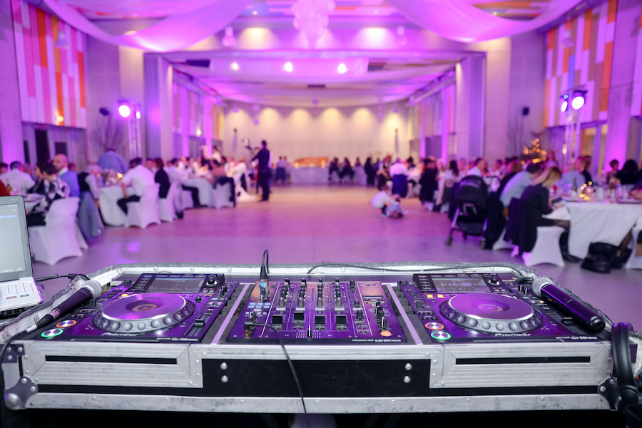 tips for djing a wedding