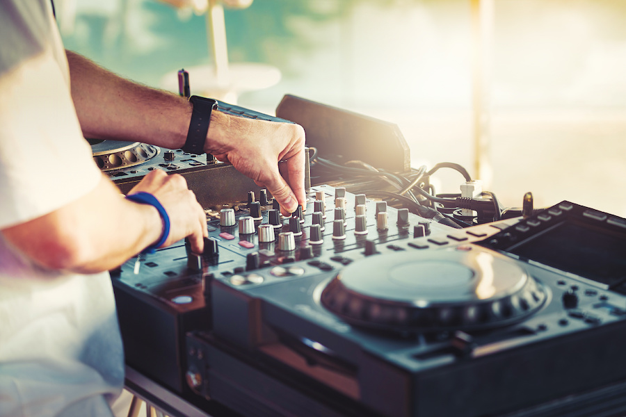 How to DJ Mix: A Beginner’s Guide